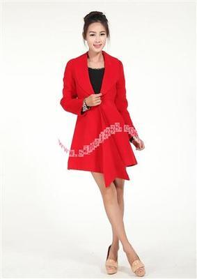 品牌女裝尾貨 機(jī)遇與挑戰(zhàn)并存的市場(chǎng)深度解析